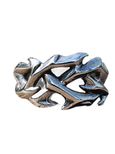 Load image into Gallery viewer, Thorn Embrace Metal Ring
