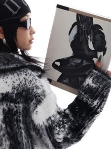 Abstract Monochrome Zip Up Knit Sweater