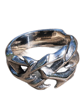 Load image into Gallery viewer, Thorn Embrace Metal Ring